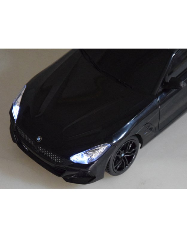 BMW Z4 1:18 vairuojamas automobilis su RASTAR nuotolinio valdymo pultu - juodas