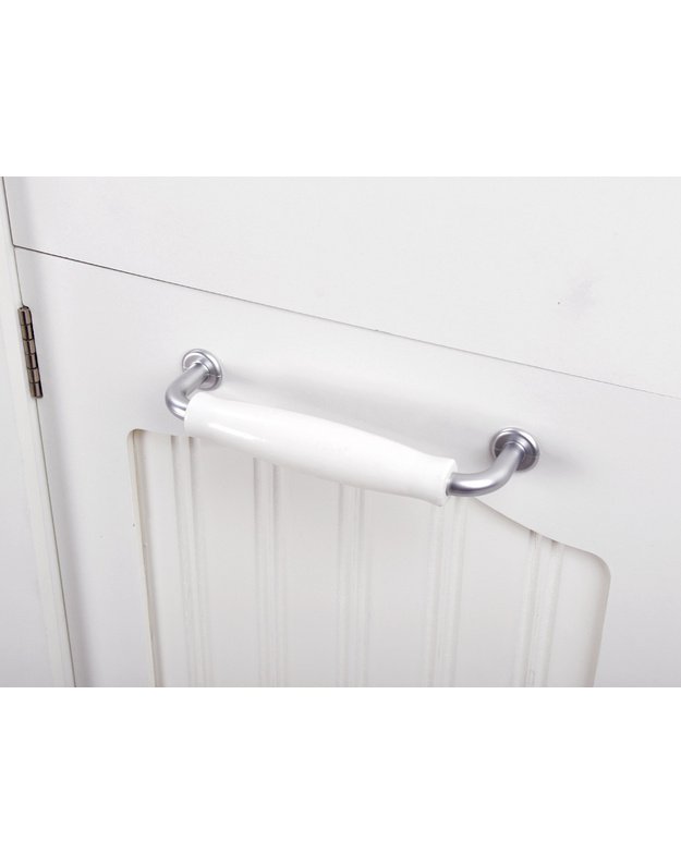 Didelė medinė virtuvė su orkaite ir šaldytuvu