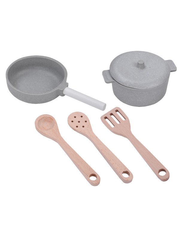 Didelė medinė virtuvė su orkaite ir šaldytuvu