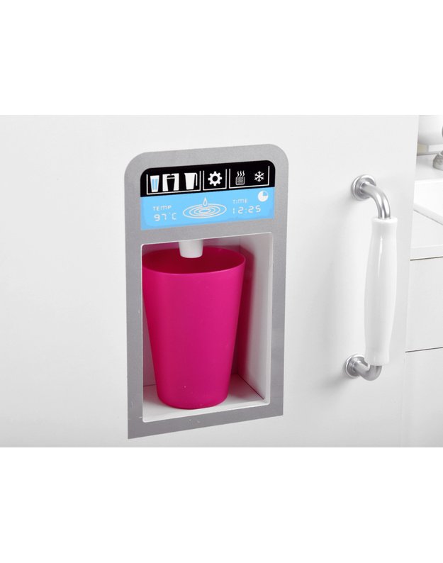 Didelė medinė virtuvė su orkaite ir šaldytuvu