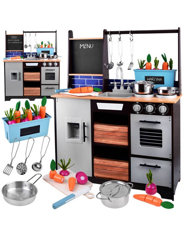 Lofto stiliaus medinė virtuvė su priedais