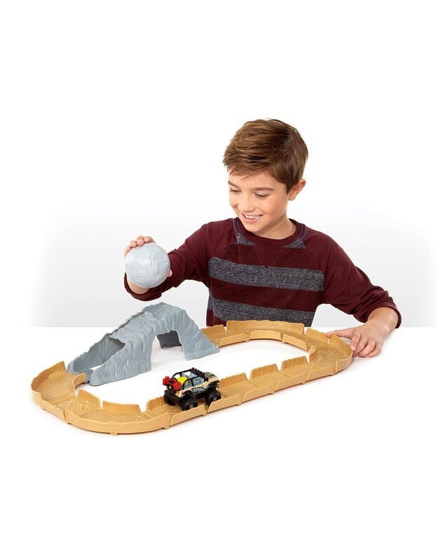 Nuotykių trasa su automobiliuku