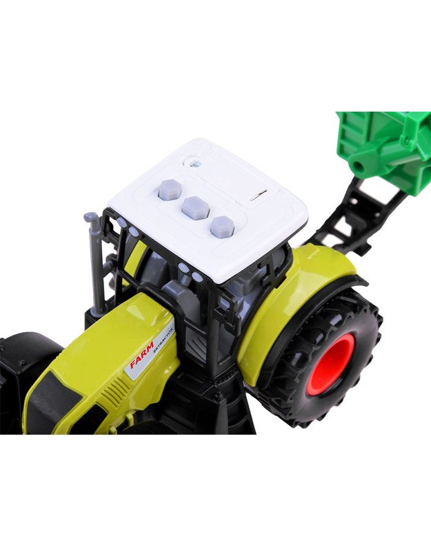 3 x traktoriai su priekabomis 