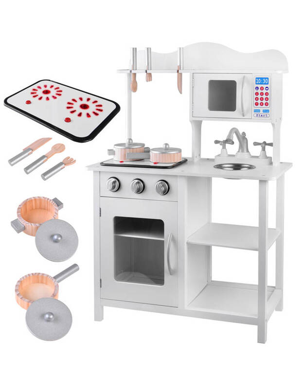 Medinė virtuvė su garso ir šviesos efektais