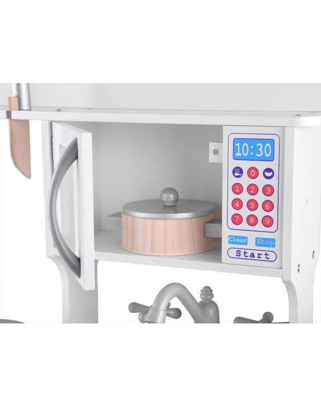 Medinė virtuvė su garso ir šviesos efektais