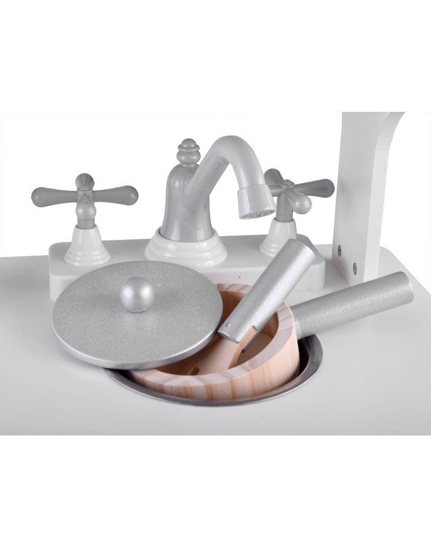 Medinė virtuvė su garso ir šviesos efektais