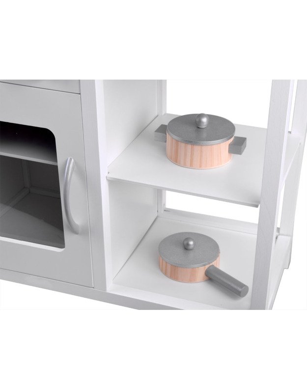 Medinė virtuvė su garso ir šviesos efektais