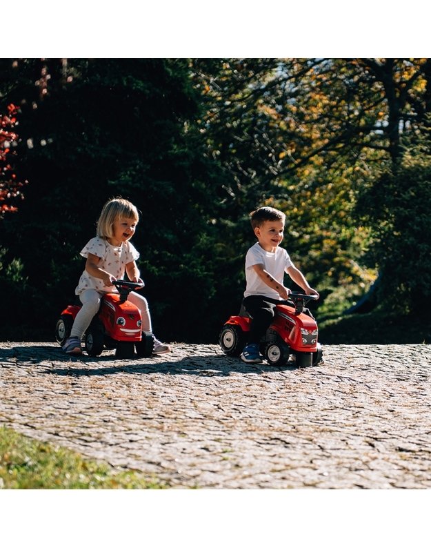 Massey Ferguson Traktorius su priekaba